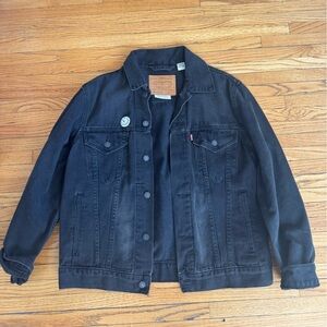 Levi's Black Denim Jacket — Men’s small — Looks Great on Women!